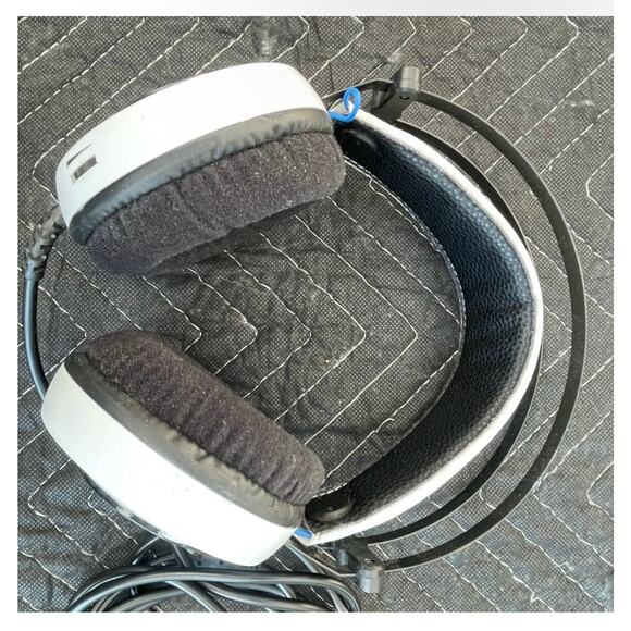 Over-Ear Gaming Headphones - Black and Silver PS4/PS5 Compatible - Picture 3 of 8